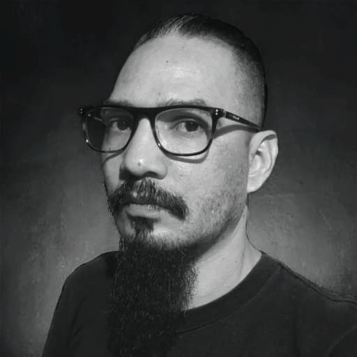 Foto de Carlos Scarbay - Diseñador Gráfico Senior / Desarrollador Web.